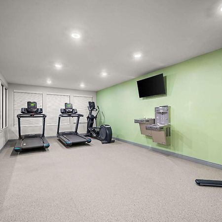 Woodspring Suites Dearborn Detroit エクステリア 写真
