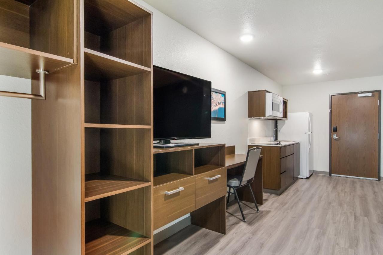 Woodspring Suites Dearborn Detroit エクステリア 写真