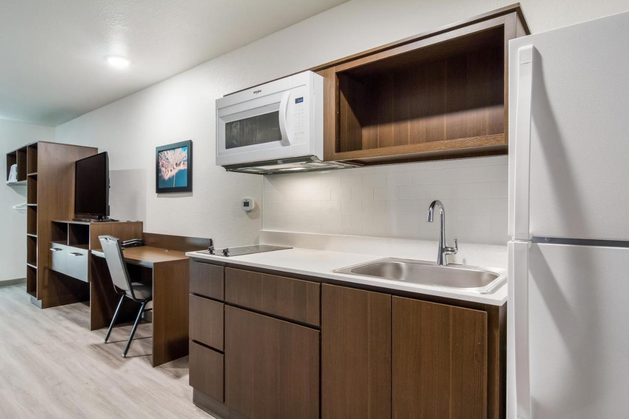 Woodspring Suites Dearborn Detroit エクステリア 写真