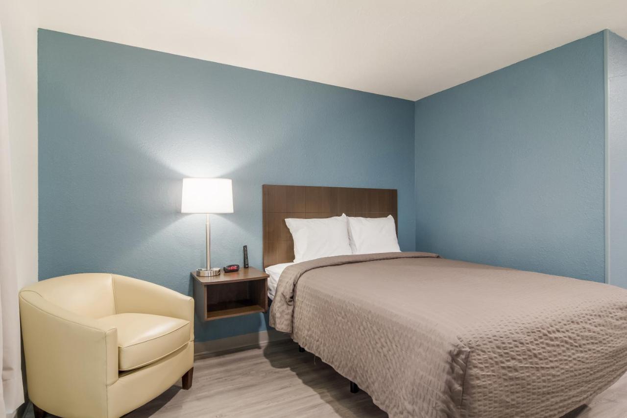 Woodspring Suites Dearborn Detroit エクステリア 写真