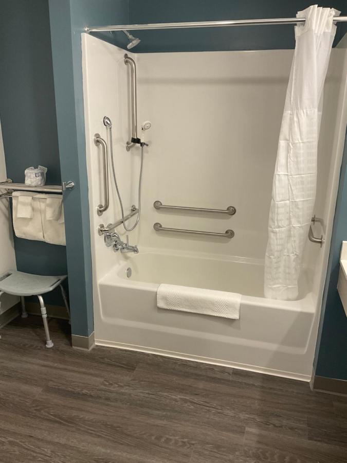Woodspring Suites Dearborn Detroit エクステリア 写真