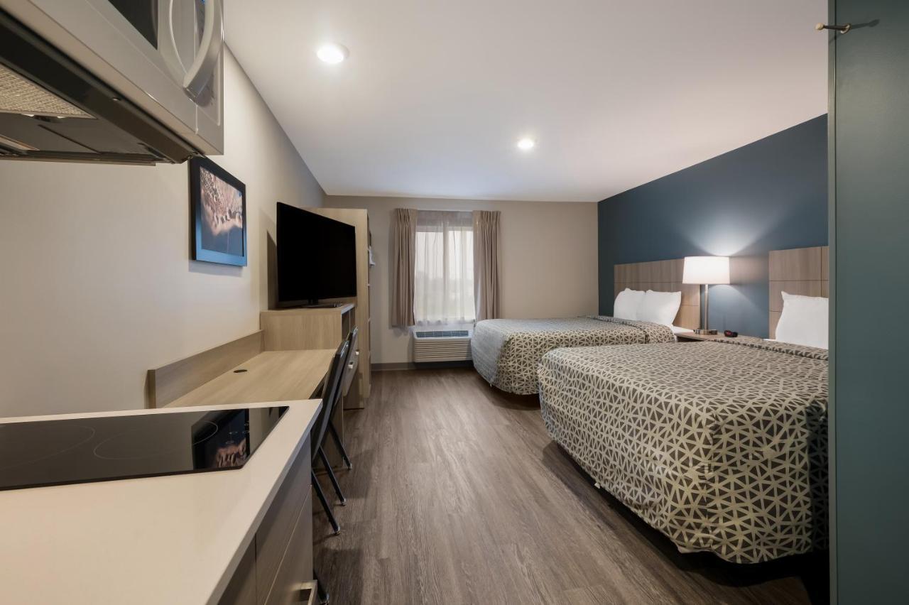 Woodspring Suites Dearborn Detroit エクステリア 写真
