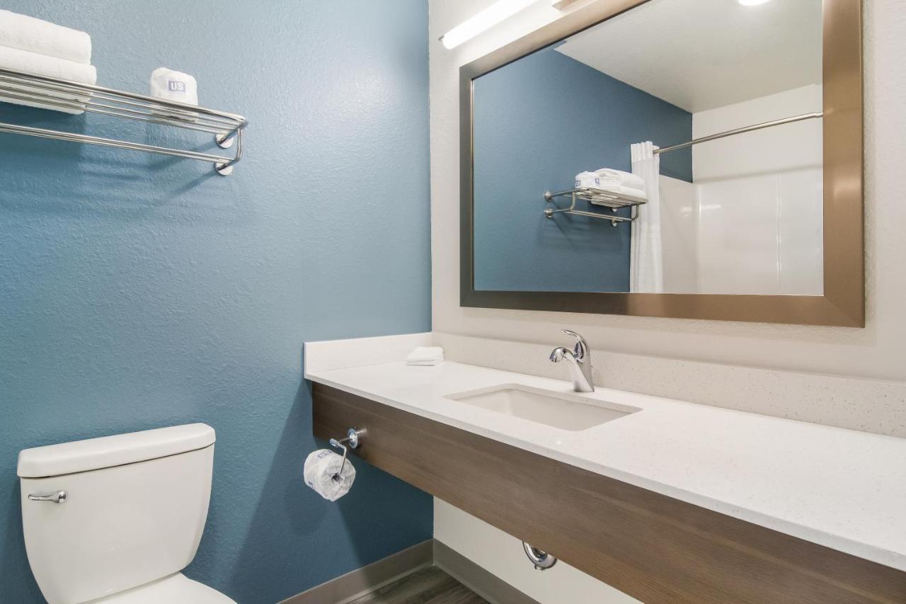 Woodspring Suites Dearborn Detroit エクステリア 写真