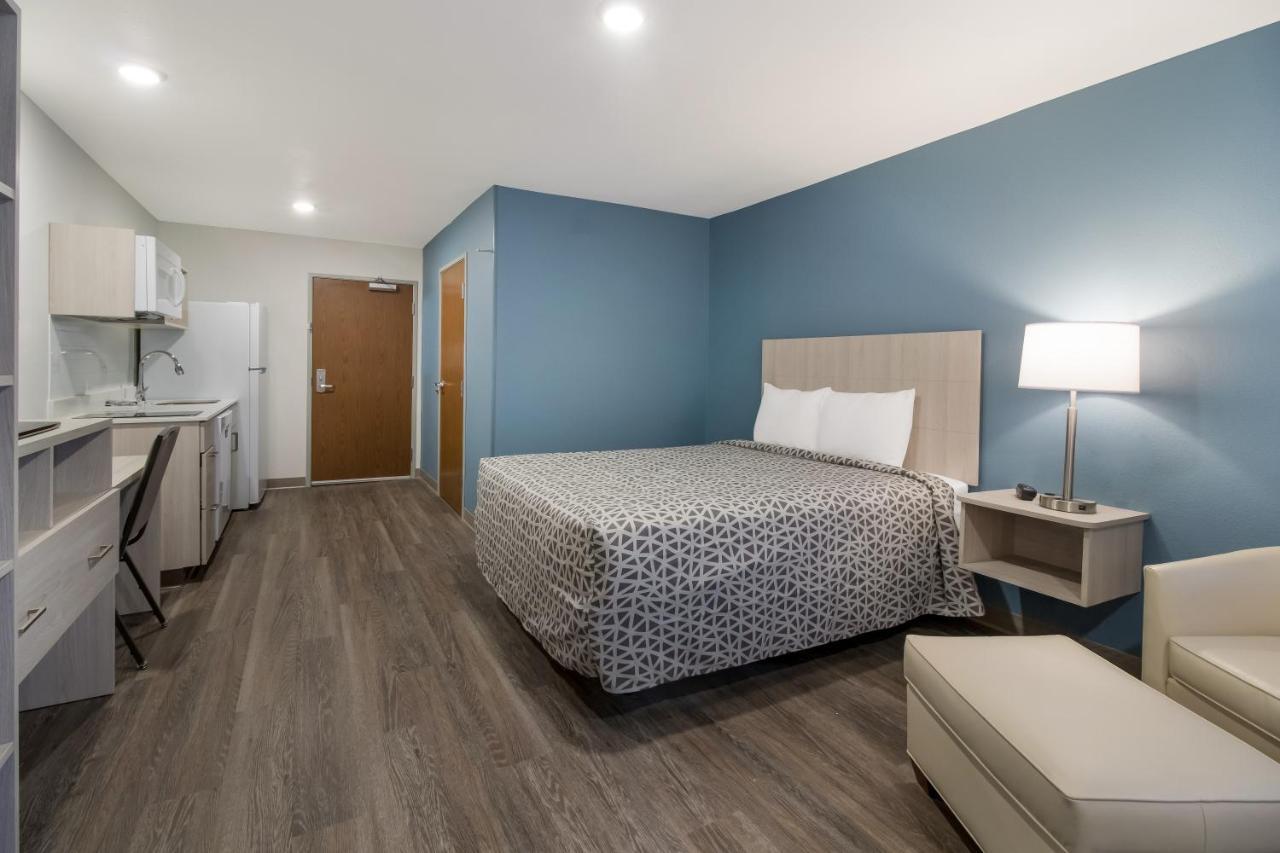 Woodspring Suites Dearborn Detroit エクステリア 写真