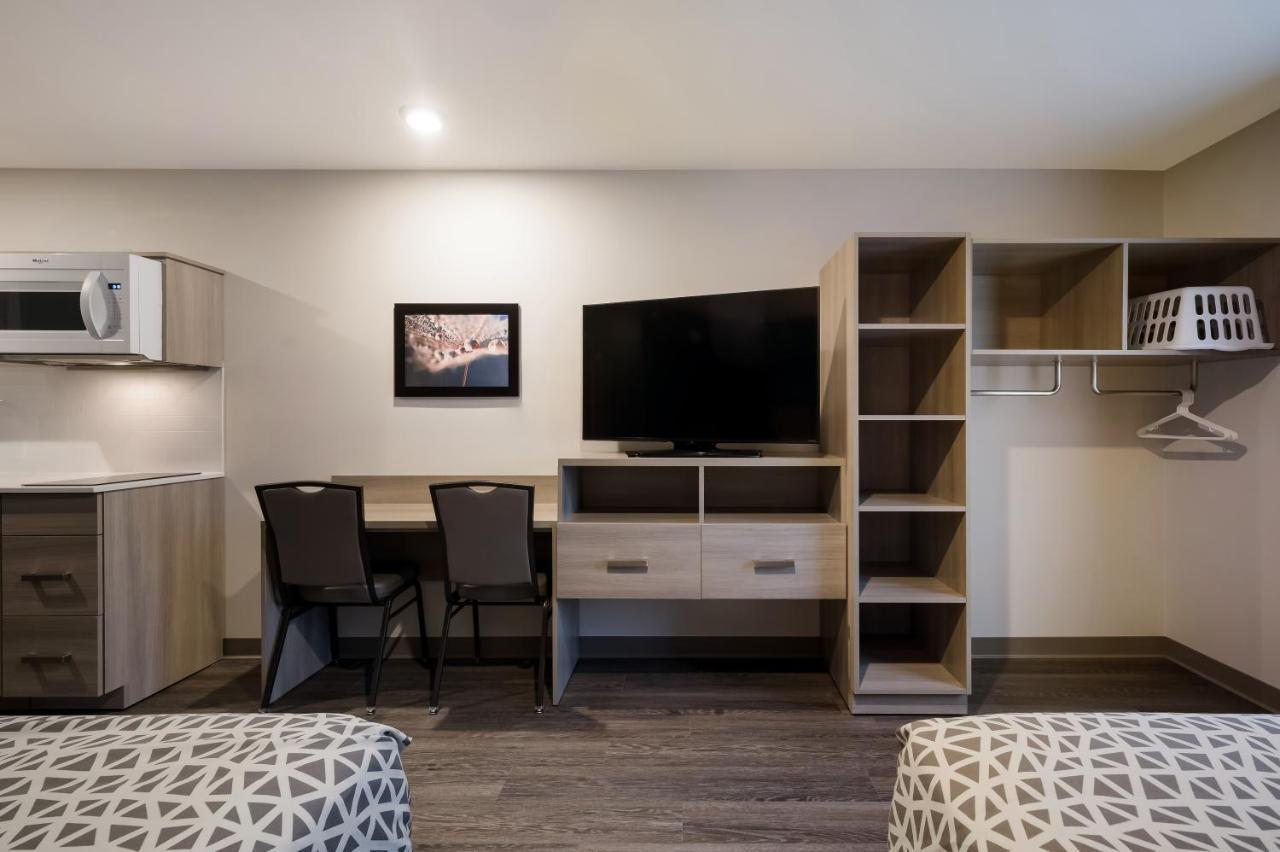 Woodspring Suites Dearborn Detroit エクステリア 写真