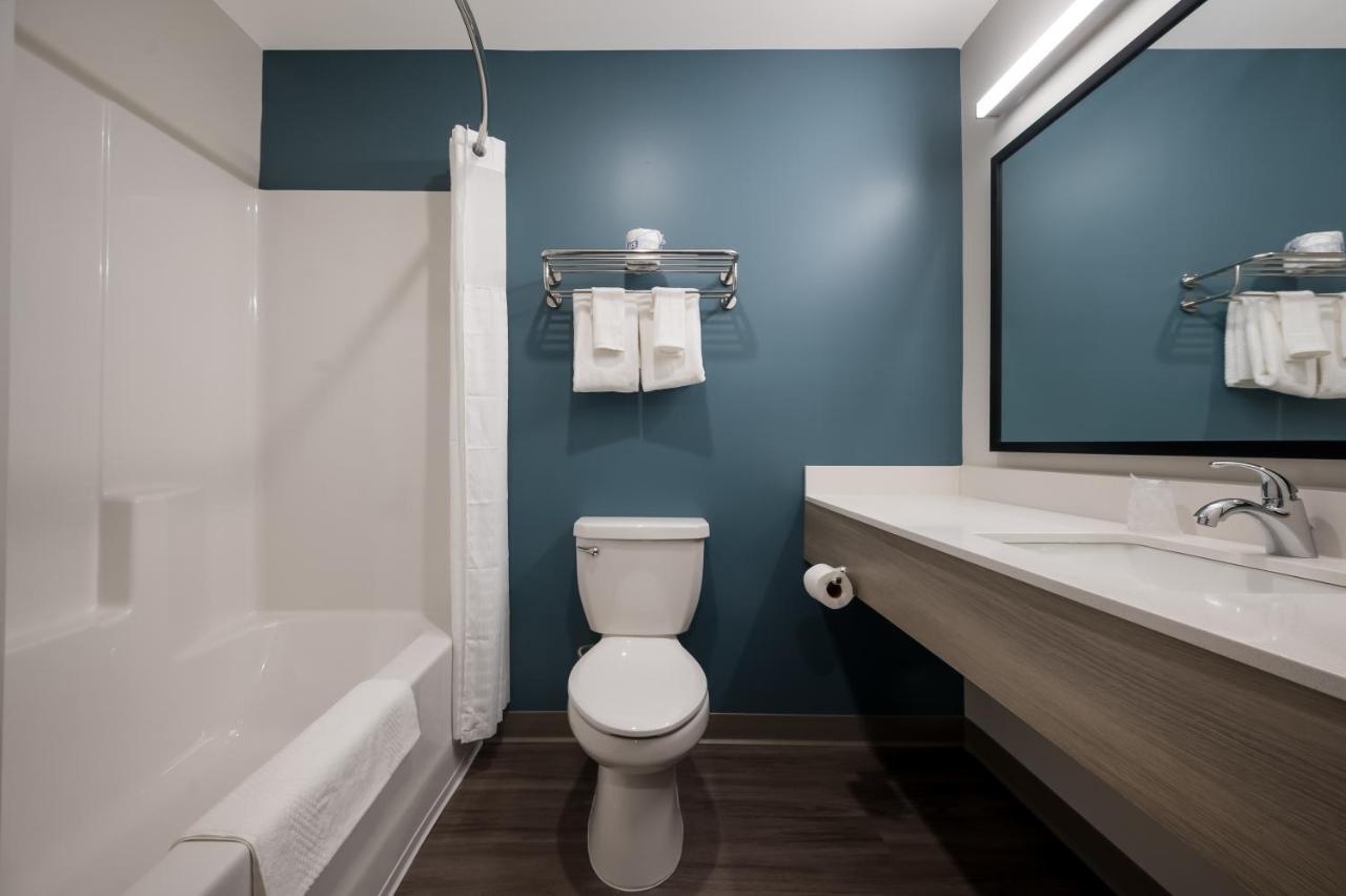 Woodspring Suites Dearborn Detroit エクステリア 写真