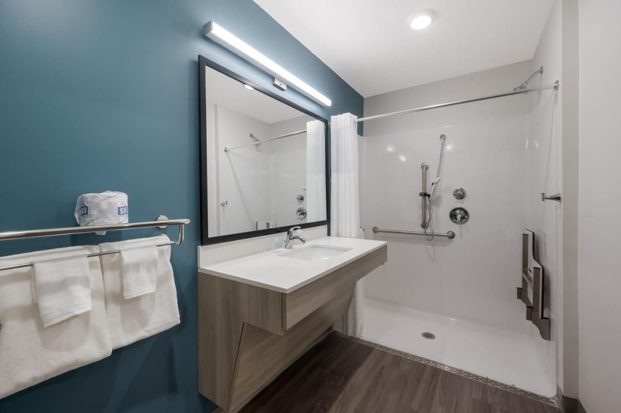 Woodspring Suites Dearborn Detroit エクステリア 写真