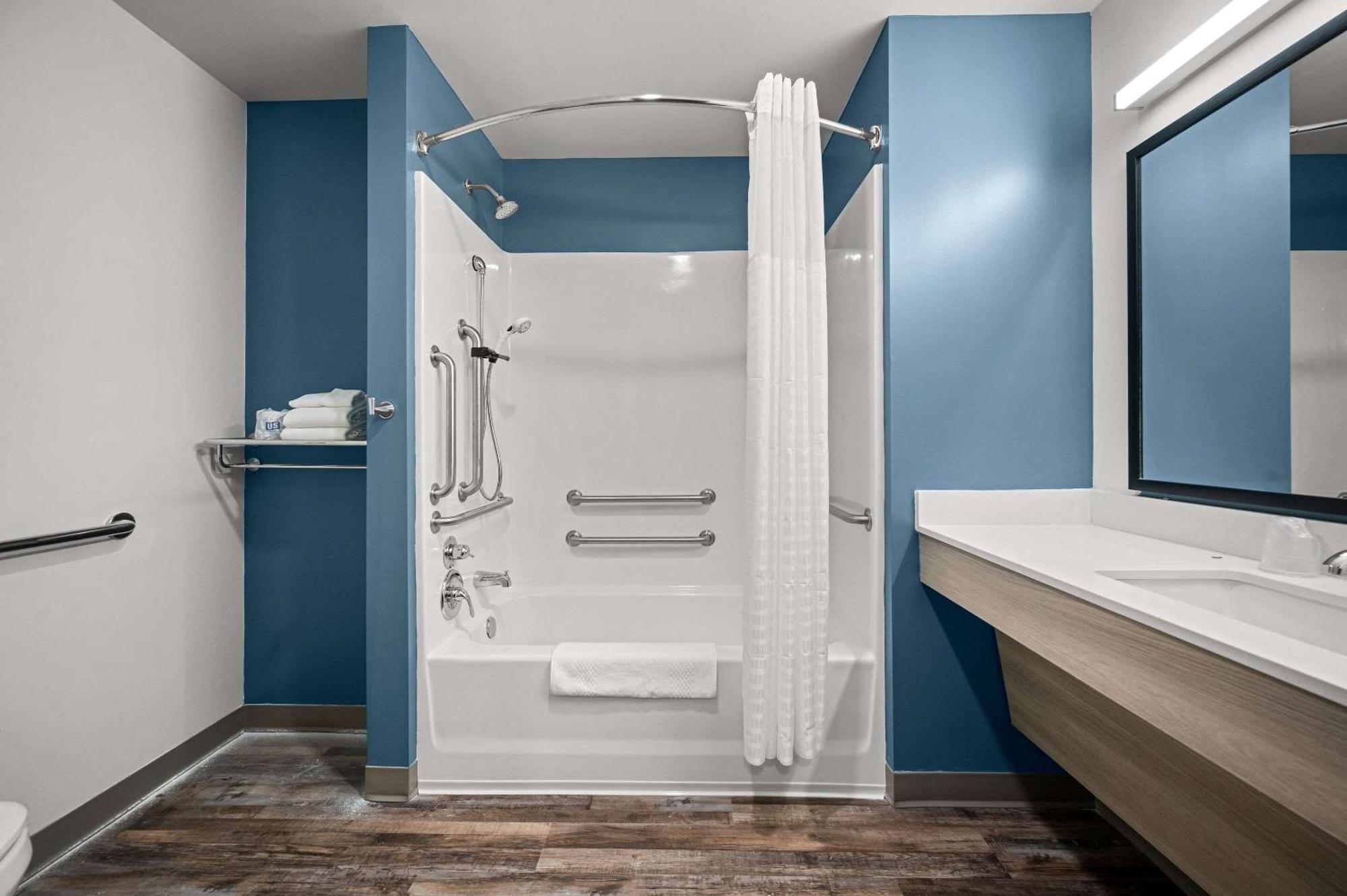 Woodspring Suites Dearborn Detroit エクステリア 写真
