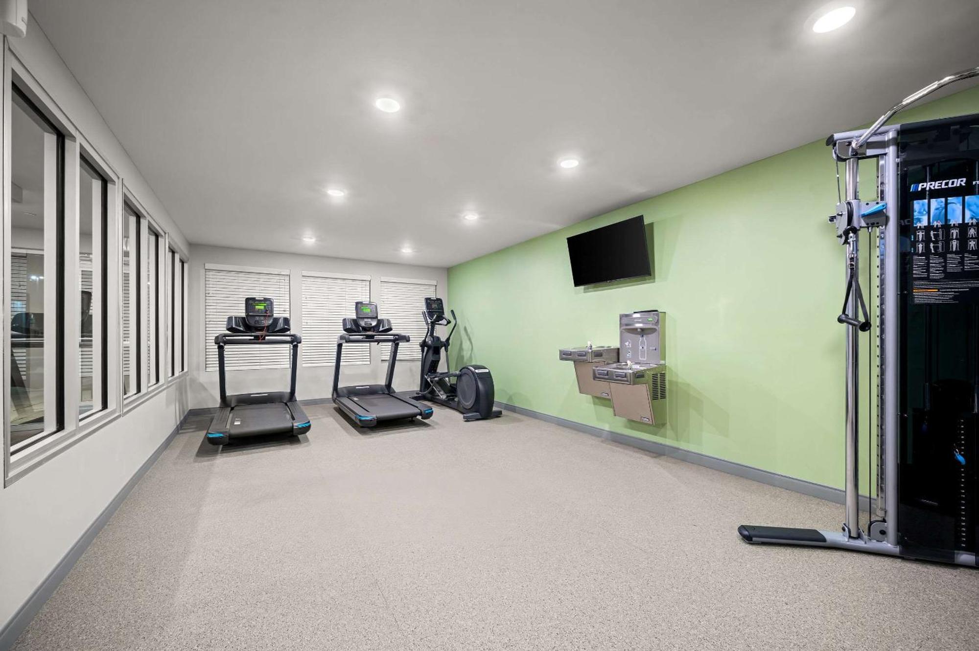 Woodspring Suites Dearborn Detroit エクステリア 写真