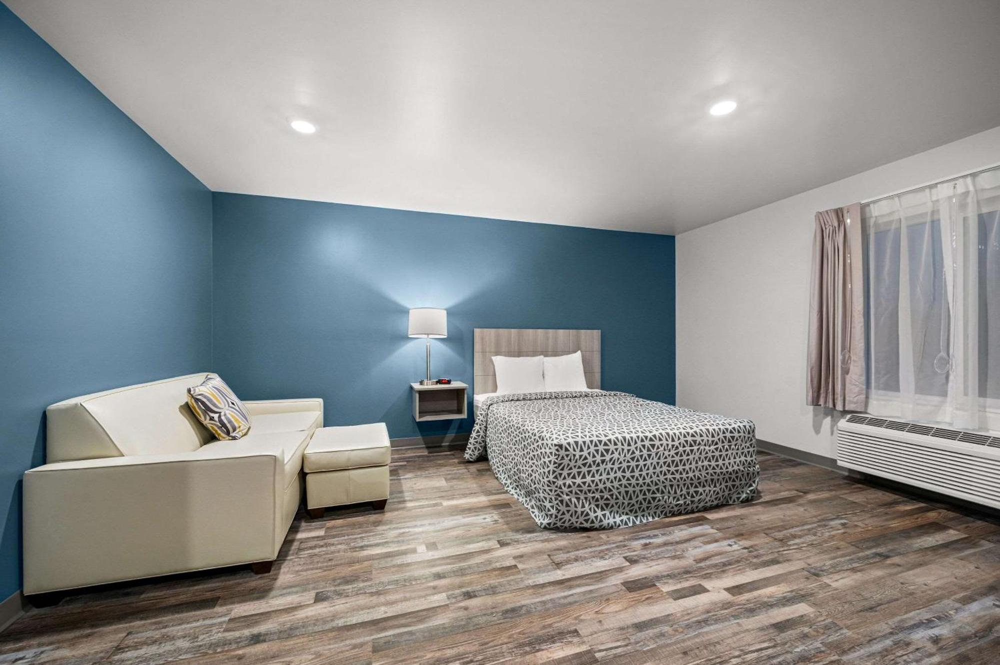 Woodspring Suites Dearborn Detroit エクステリア 写真