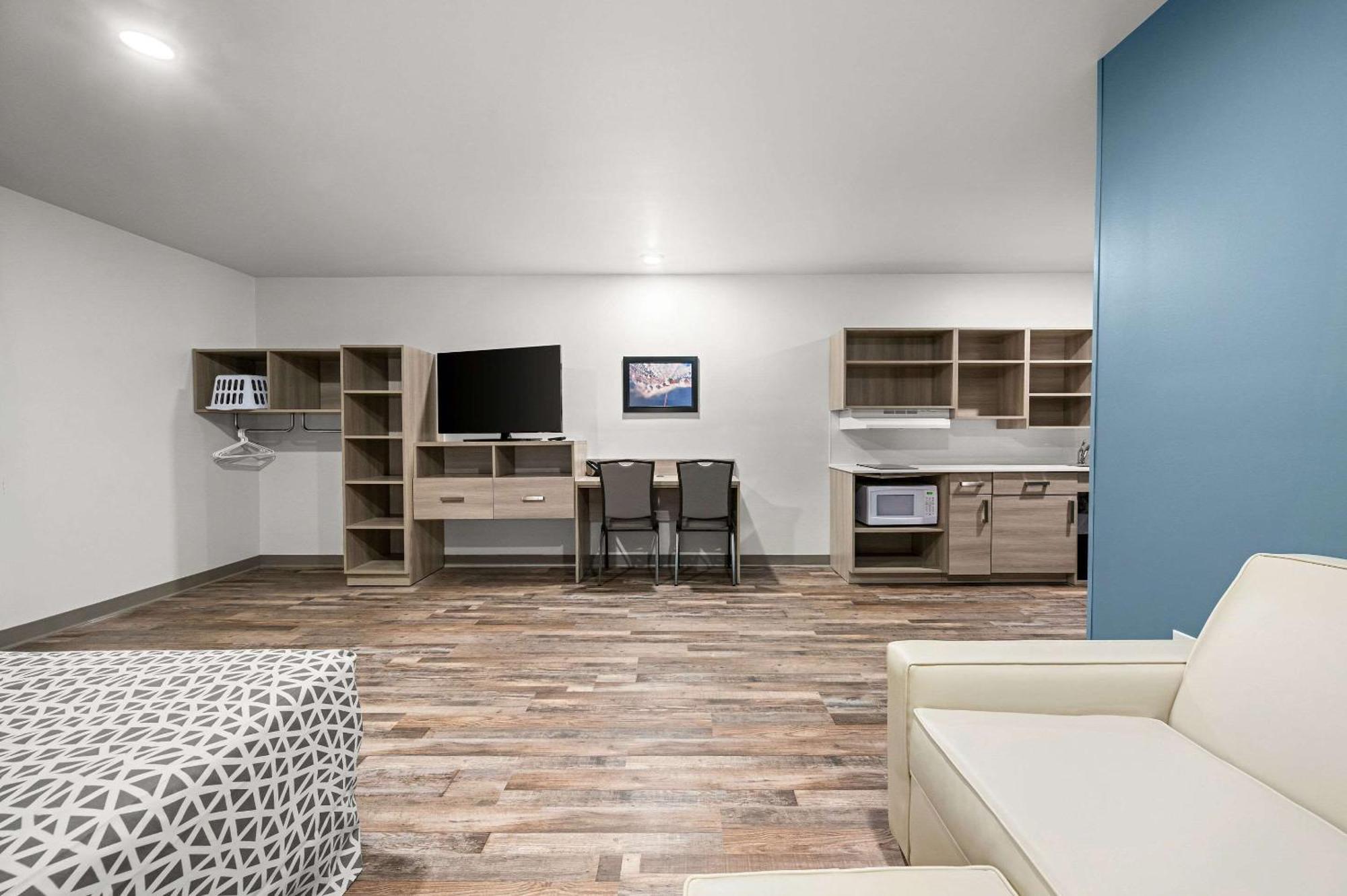 Woodspring Suites Dearborn Detroit エクステリア 写真