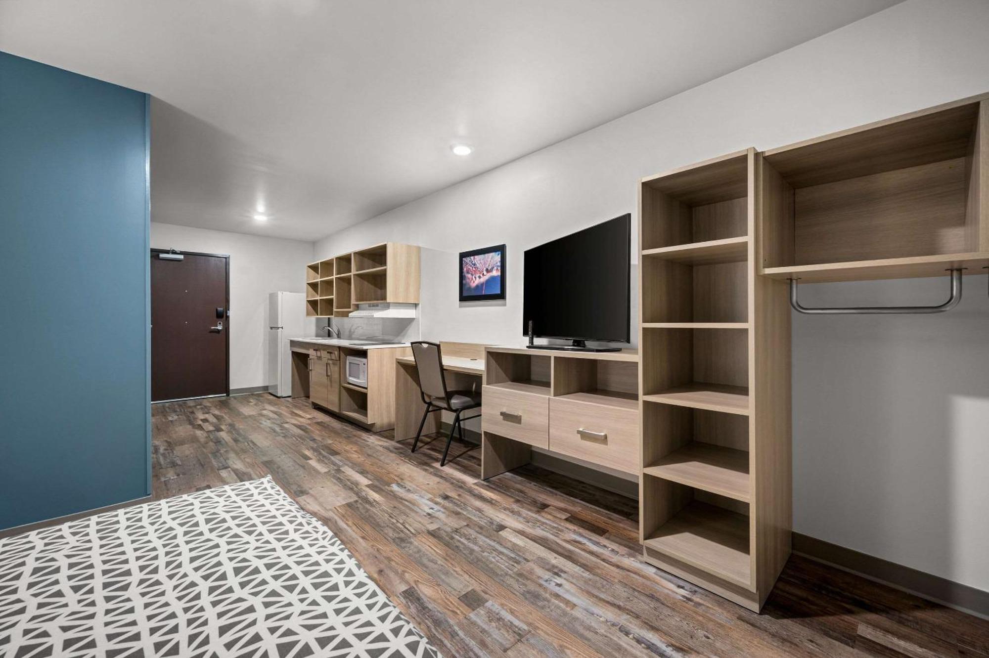 Woodspring Suites Dearborn Detroit エクステリア 写真