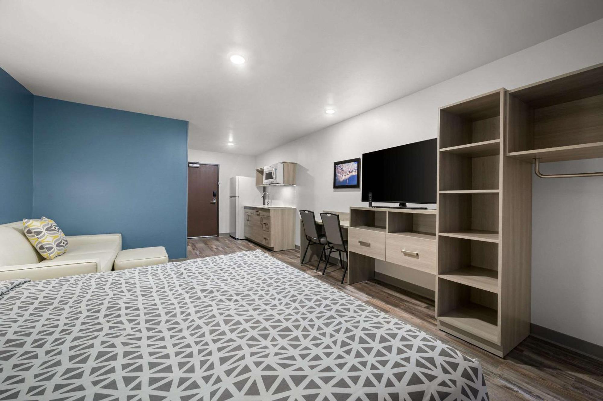 Woodspring Suites Dearborn Detroit エクステリア 写真