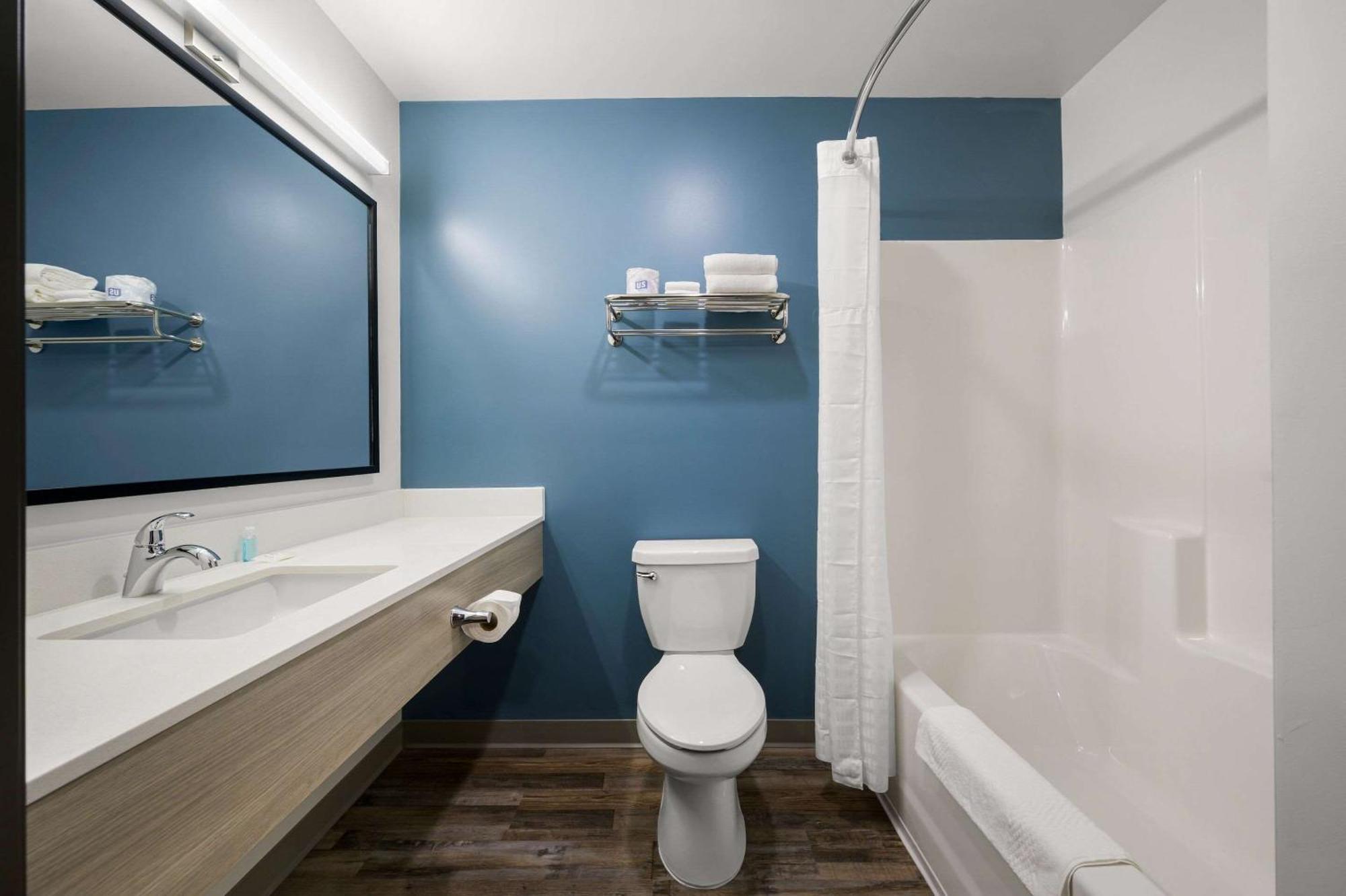 Woodspring Suites Dearborn Detroit エクステリア 写真