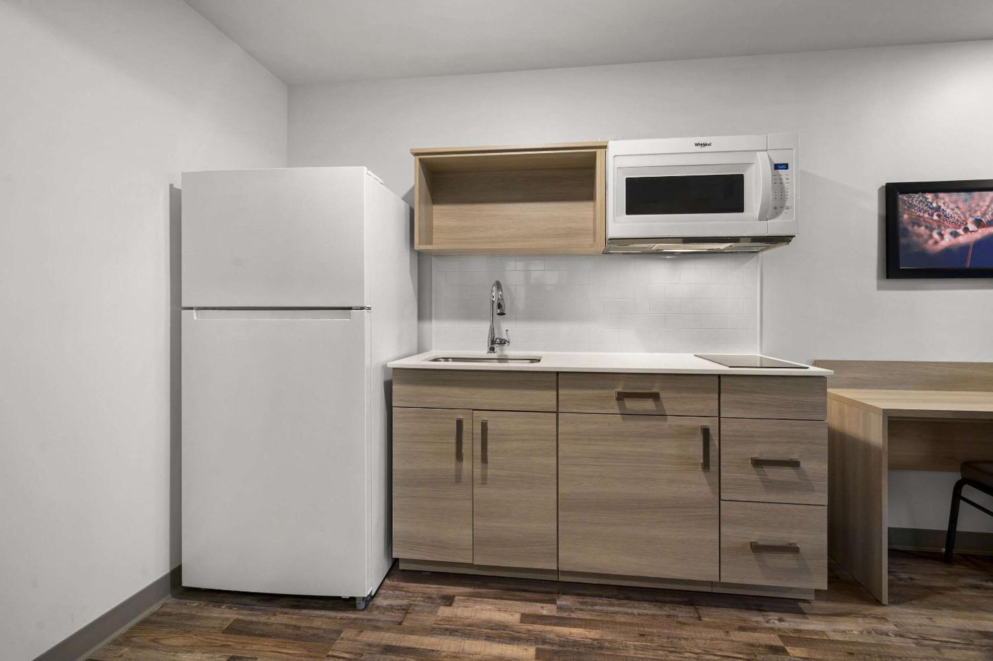 Woodspring Suites Dearborn Detroit エクステリア 写真