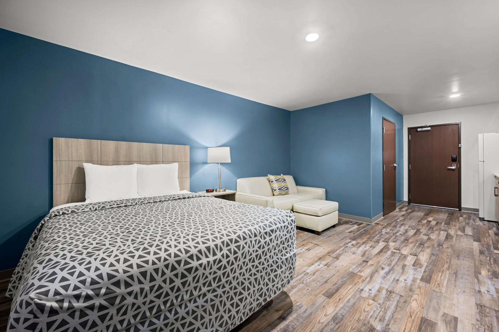 Woodspring Suites Dearborn Detroit エクステリア 写真