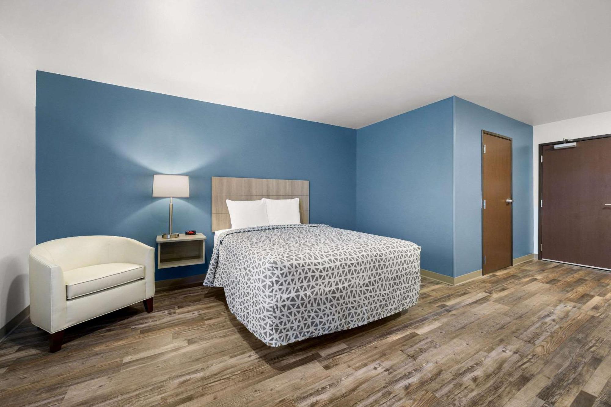 Woodspring Suites Dearborn Detroit エクステリア 写真
