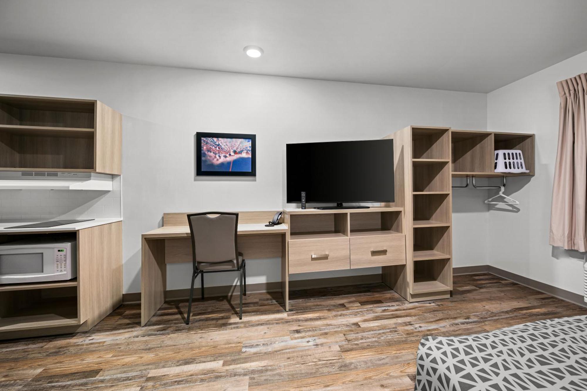 Woodspring Suites Dearborn Detroit エクステリア 写真